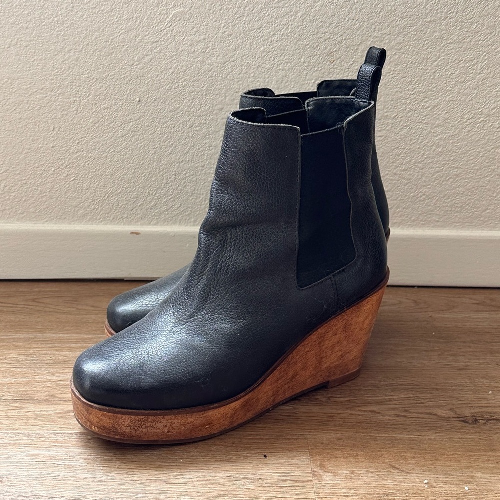 Kelsi Dagger Platform black leather Wedge Ankle boots, size 9.5